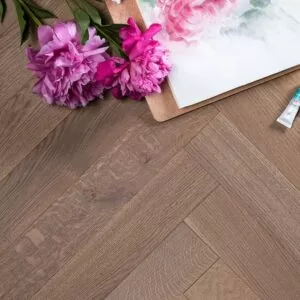 Серый шпинель рустикальный