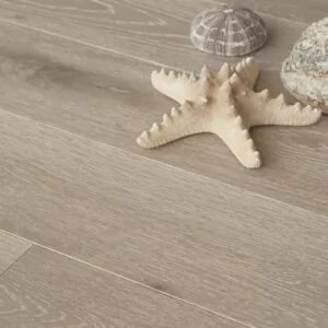 Серое дерево