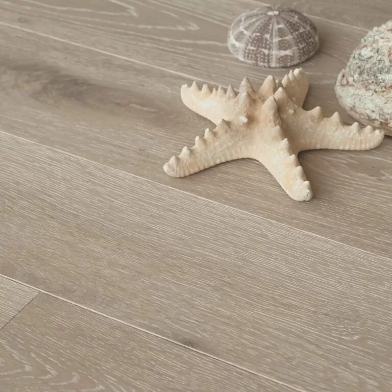 Серое дерево